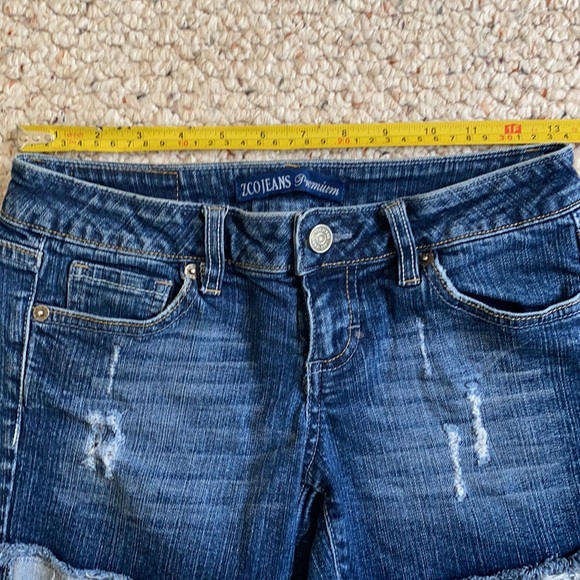 ZCO Distressed Denim Jean Shorts Size 3 - Picture 8 of 13